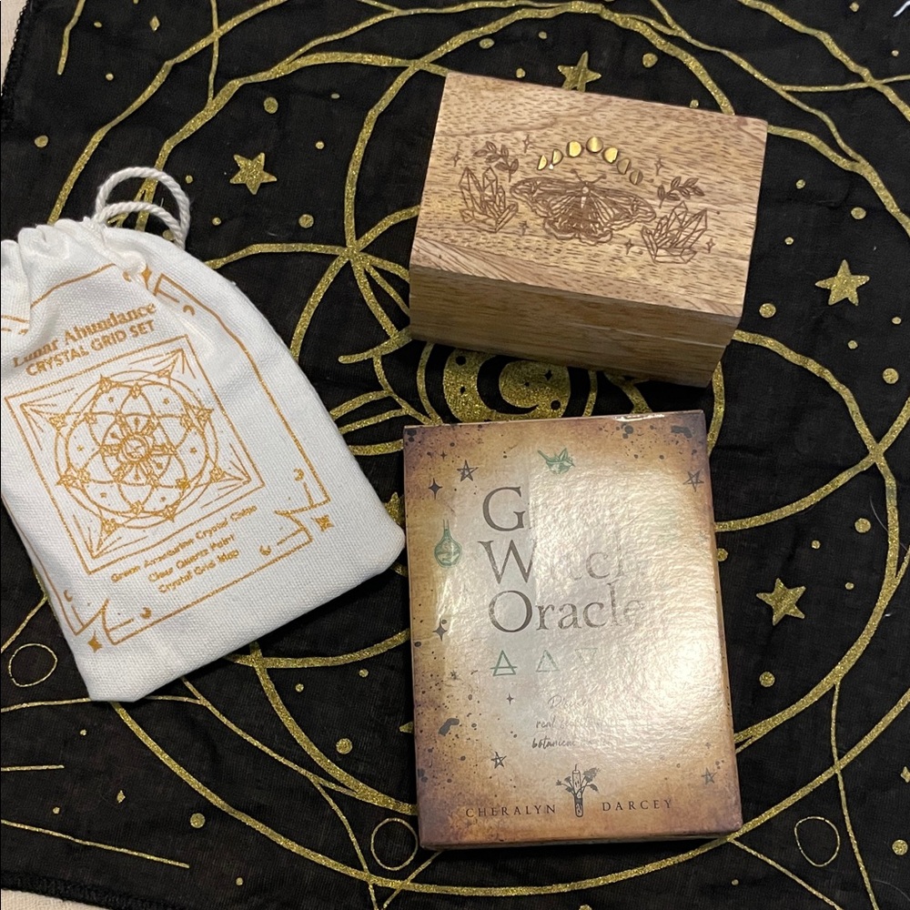 Green Witch Oracle Card Set, Mini Crystal Wood Box & Crystal Grid Cloth